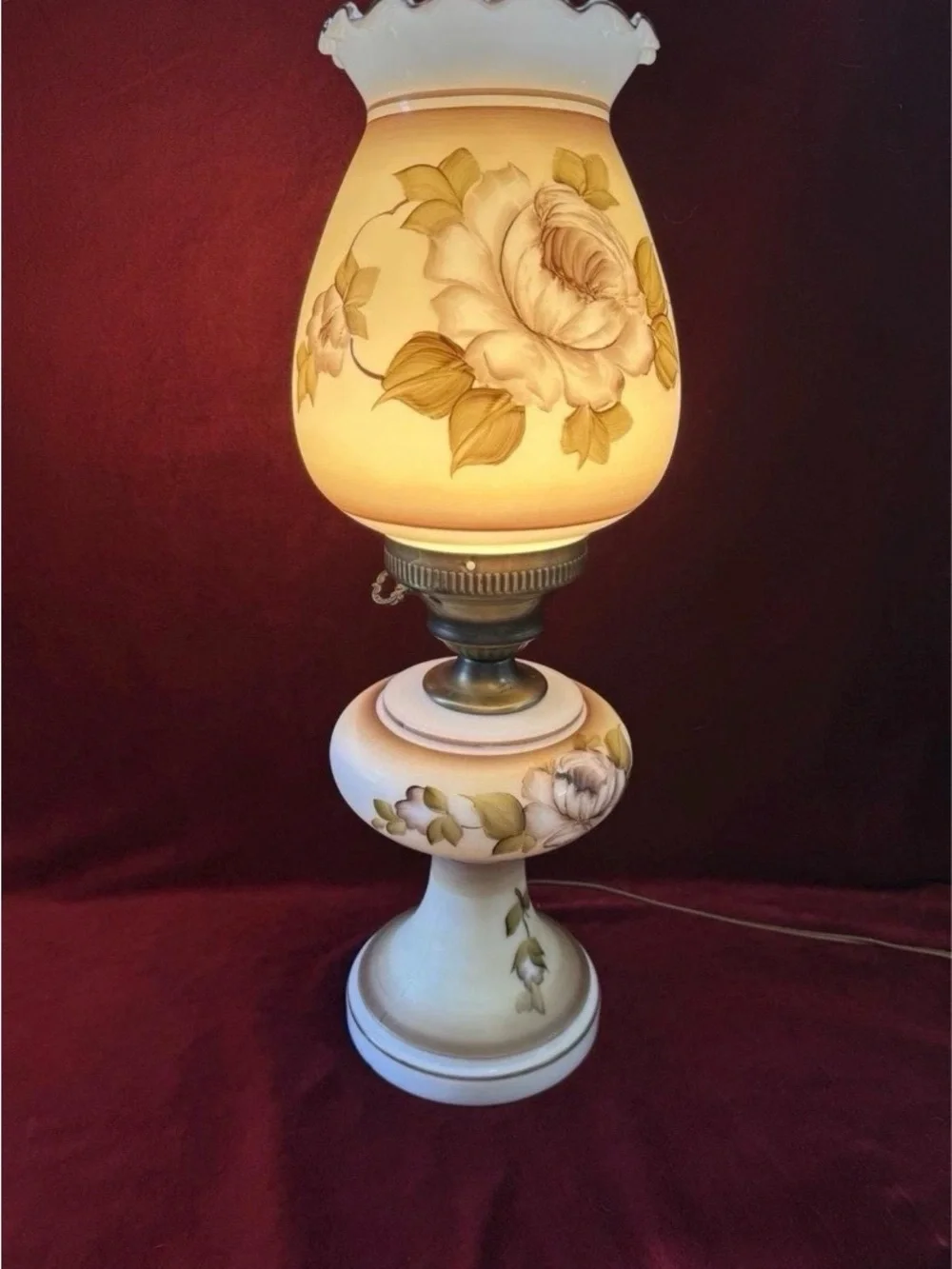 VTG Gone With The Wind  Floral Glass Table Lamp in Cream, Gold and Brown